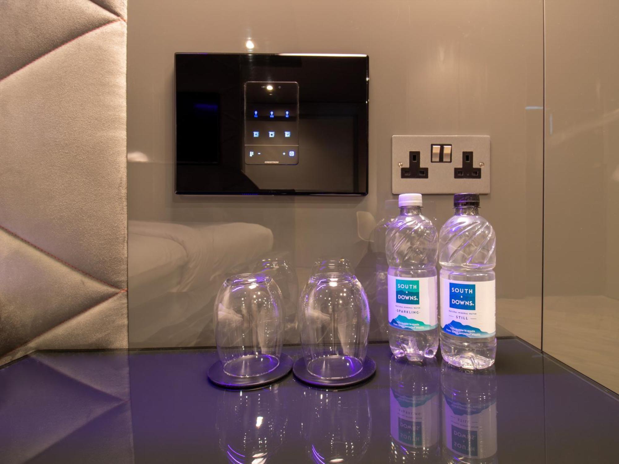 Bloc London Gatwick Airport Hotel 3*