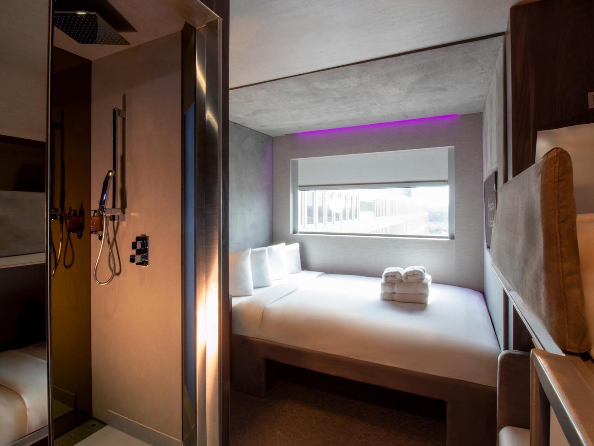 Hotel Bloc London Gatwick Airport 3*