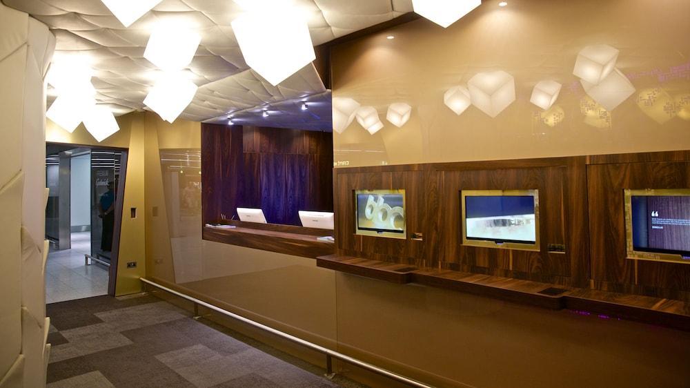 Hotel Bloc London Gatwick Airport