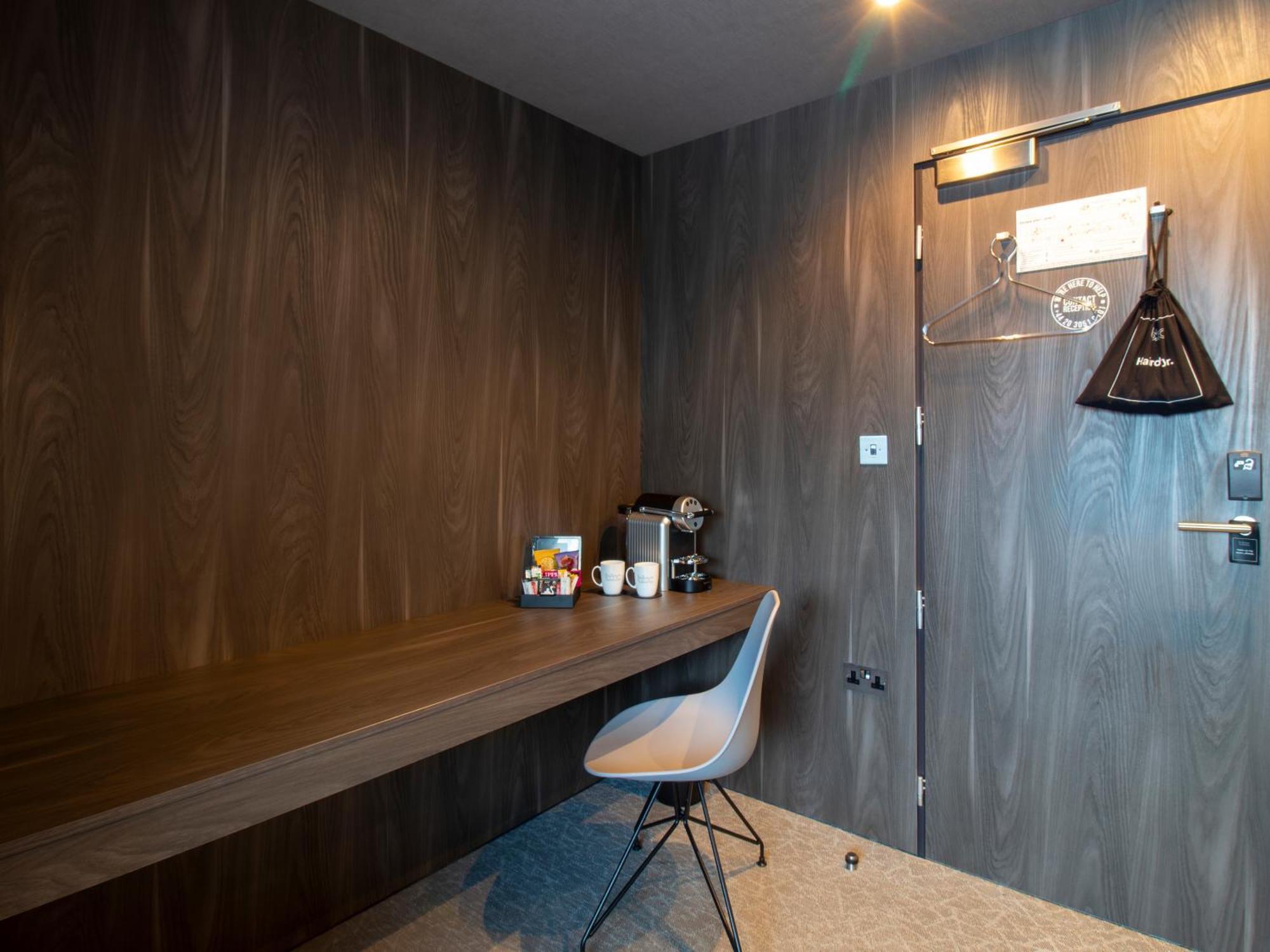 Bloc London Gatwick Airport Hotel