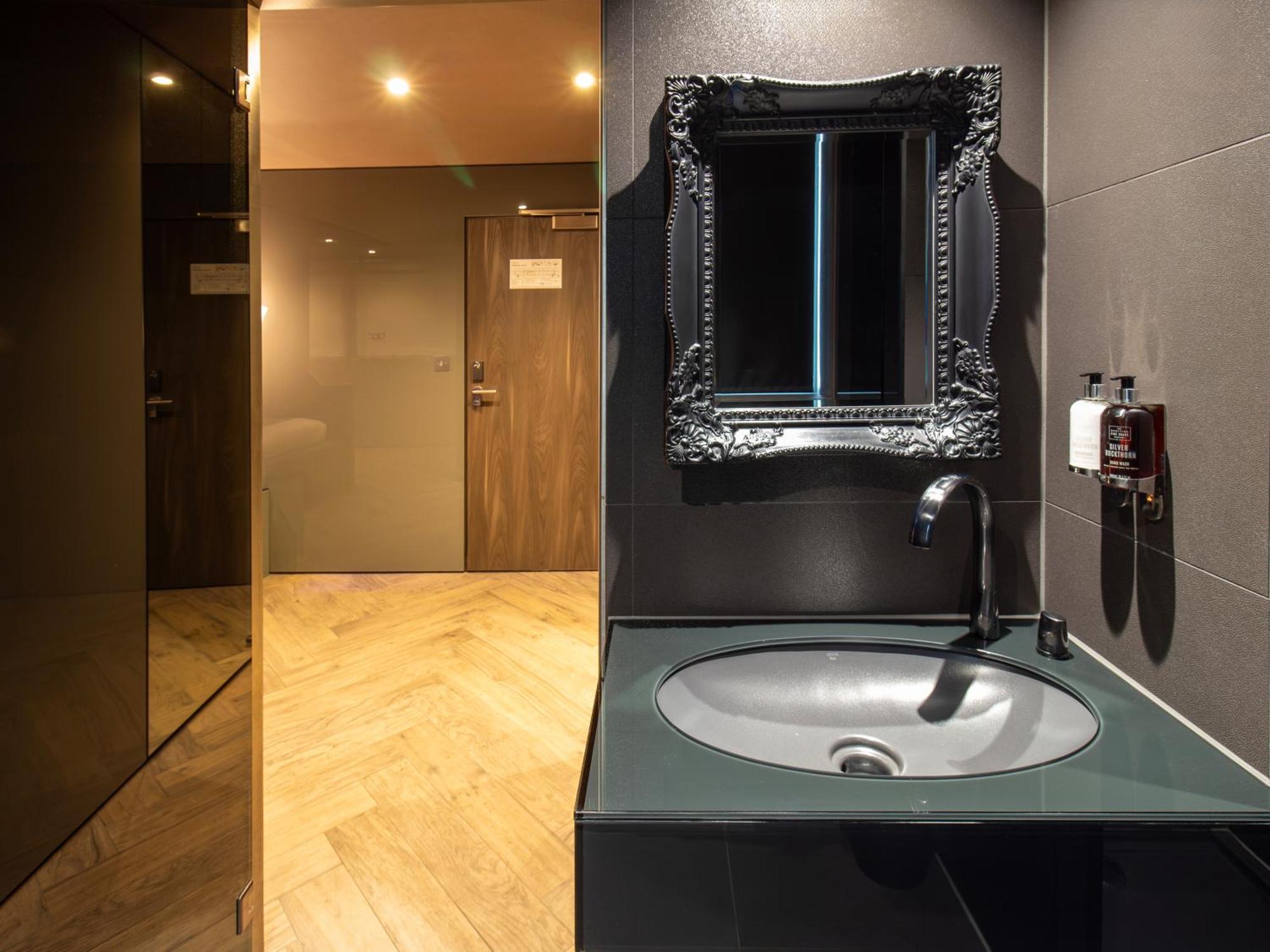 Hotel Bloc London Gatwick Airport 3*
