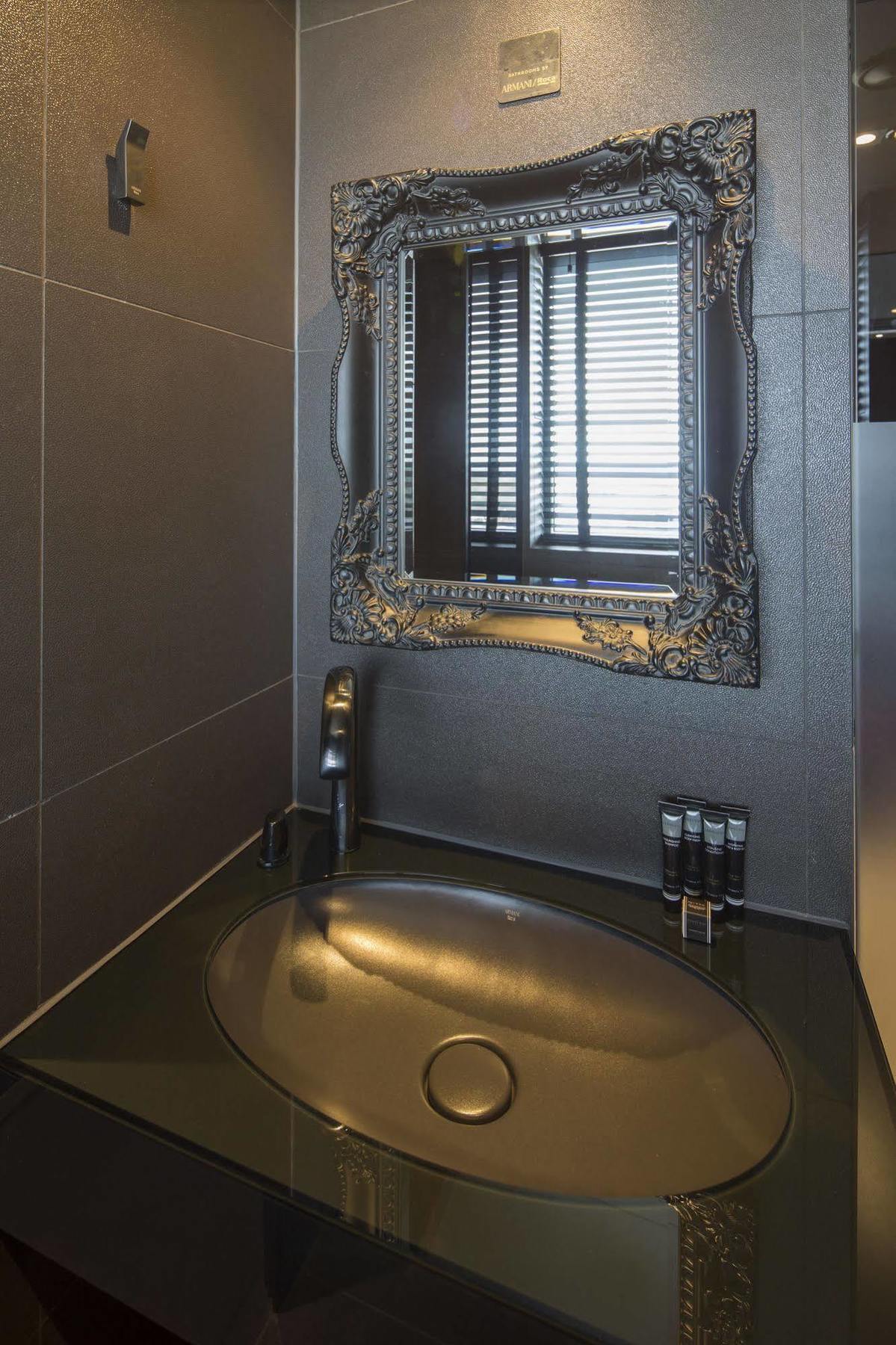 Bloc London Gatwick Airport Hotel 3*