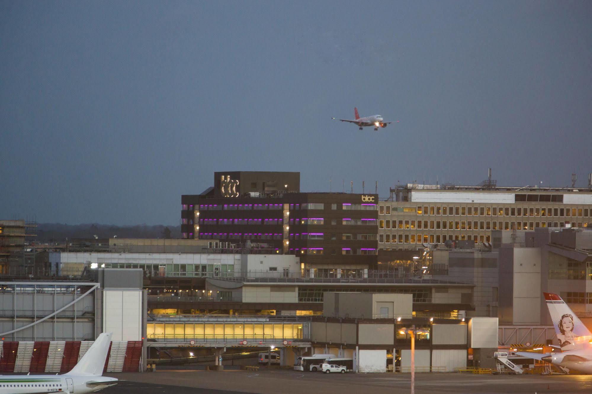 Bloc London Gatwick Airport Hotel 3*