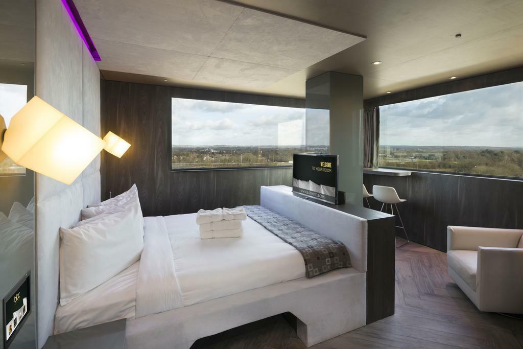 Hotel Bloc London Gatwick Airport 3*