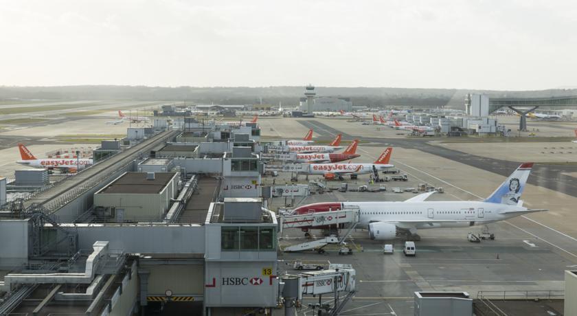 Bloc London Gatwick Airport Hotel 3*