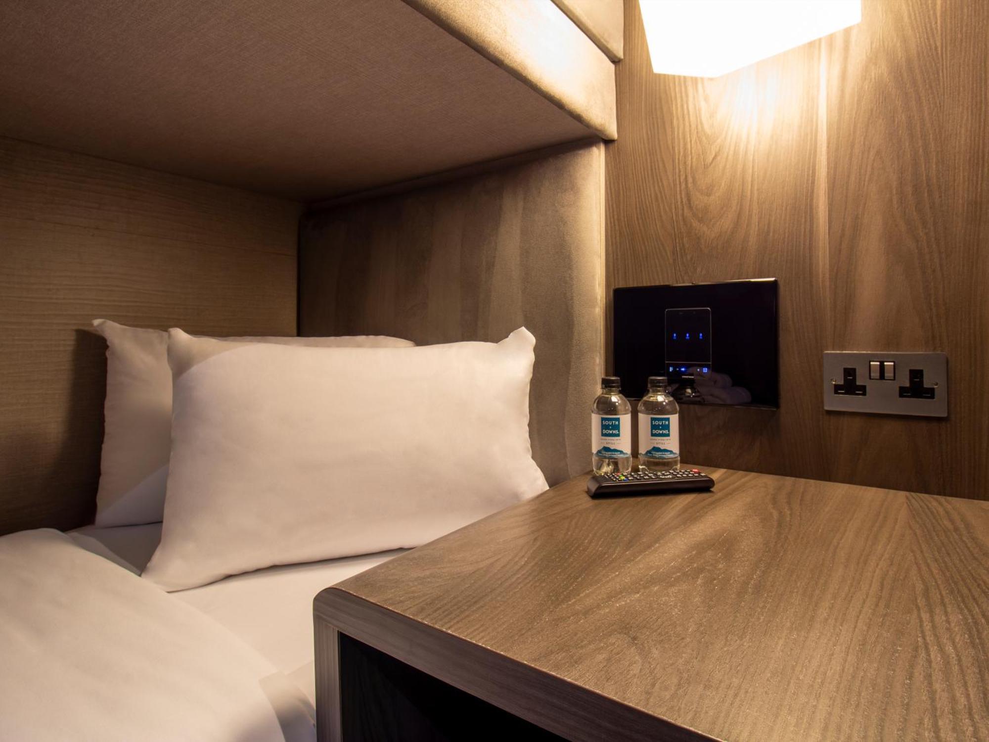 Bloc London Gatwick Airport Hotel 3*