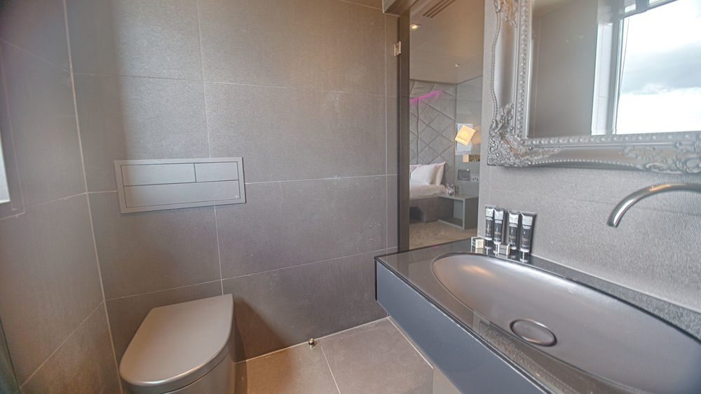 Bloc London Gatwick Airport 3*